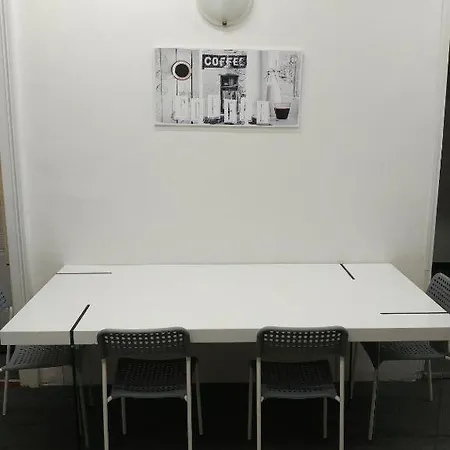 Apatrmans Hostel Brno *